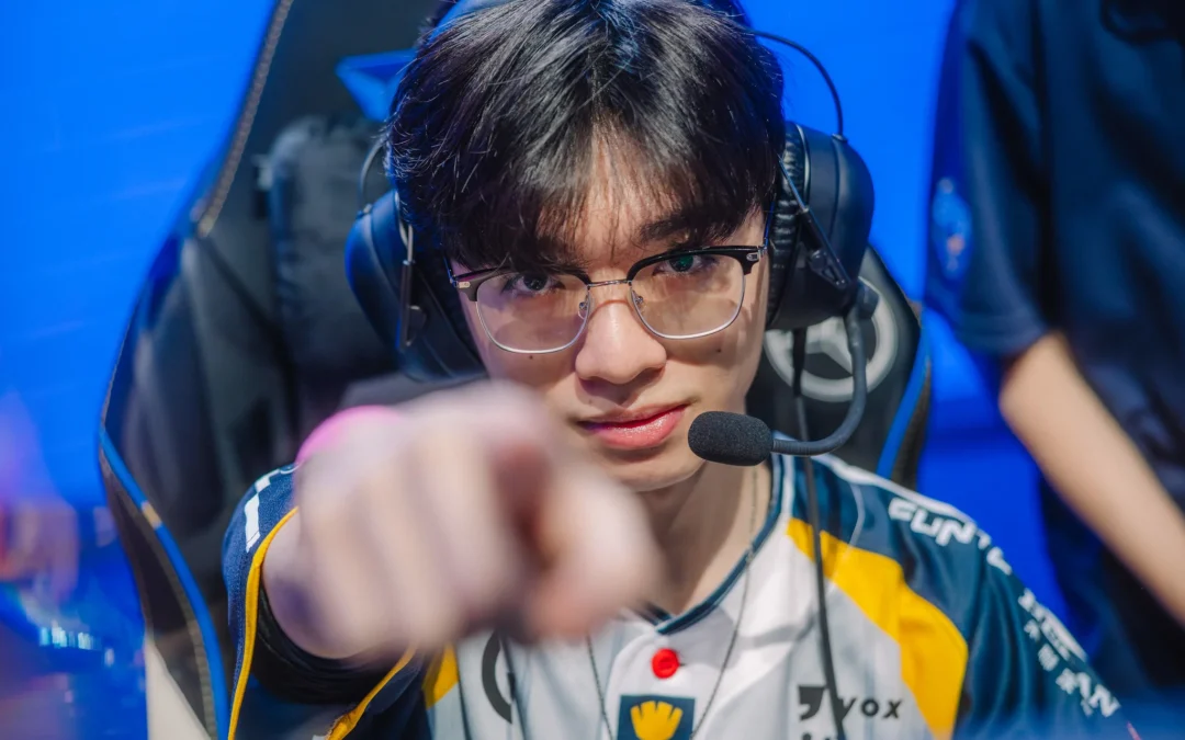 CFO shock T1 to move to 2–0 in Worlds Swiss Stage CFO shock T1 to move to 2–0 in Worlds Swiss Stage