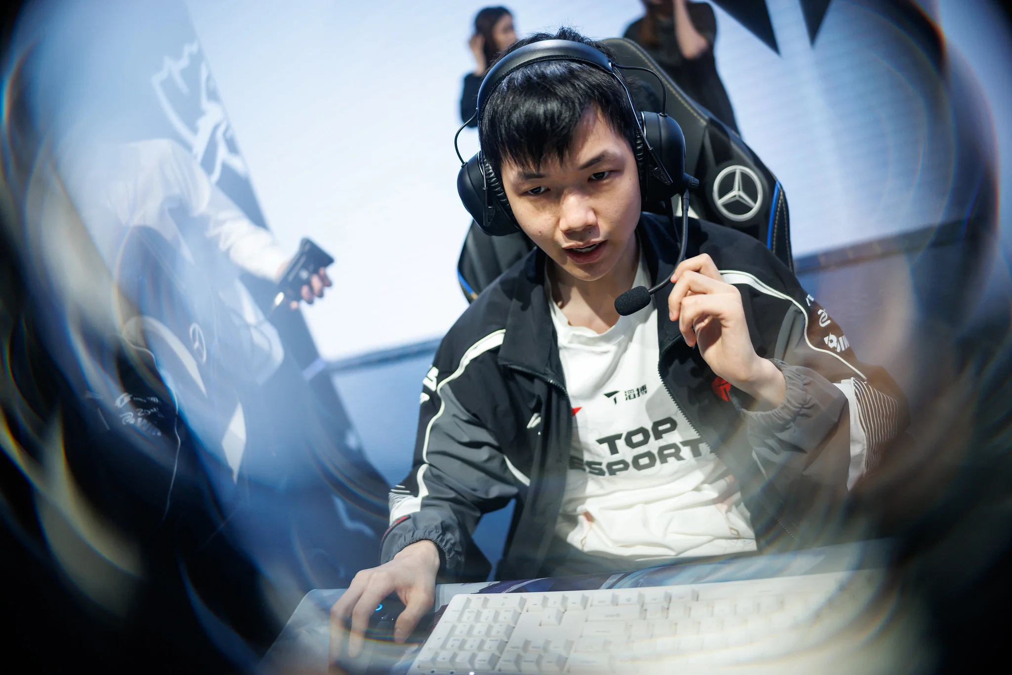 tes-g2-worlds-swiss-day-1